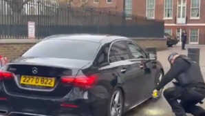 पाकिस्तान की फिर फजीहत! 'एशिया कप ट्रॉफी चोर' और पाक गृह मंत्री की सड़क पर तलाशी, लंदन पुलिस ने की बड़ी कार्रवाई, देखें वीडियो