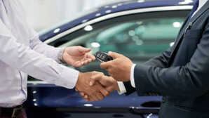 दिसंबर में कार की खरीदारी करना चाहिए या नहीं? जान लें इस महीने के फायदे और नुकसान