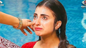 Bigg Boss 19: फरहाना भट्ट पर डाला गया था हिजाब पहनने का दबाव, बचपन में मां संग संग झेले थे ऐसे जुल्म