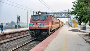 RCF Kapurthala Recruitment 2025: भारतीय रेलवे की यूनिट रेल कोच फैक्ट्र्री में नौकरी, 550 एक्ट अप्रेंटिसशिप के लिए 10वीं पास की होगी भर्ती