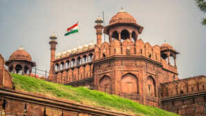 ब्लास्ट के महीने भर बाद सख्त सुरक्षा के बीच लाल किले में यूनेस्को की बैठक; धमाके की जगह अब भी दिख रही कालिख