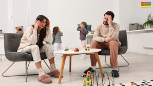 मेहमानों के सामने आपका बच्चा भी करने लगता है जिद? डांट-फटकार नहीं ऐसे समझाना रहेगा सही