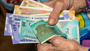 पेंशन स्कीम्स के नियमों में बड़ा बदलाव, NPS, UPS, अटल पेंशन योजना में निवेश करने वालों का बढ़ेगा मुनाफा!