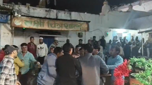 डोसे का छौंक...पड़ोसी दुकानदार का धौंस, दोनों के बीच जमकर चले लाठी-डंडे, दुकान बना लड़ाई का अखाड़ा
