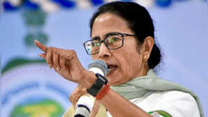 ममता बनर्जी के निर्वाचन क्षेत्र भवानीपुर में चुनाव आयोग की कार्रवाई, मतदाता सूची से हटाए 44 हजार वोटरों के नाम, बताई वजह