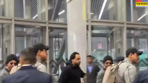 फुटबॉल लीजेंड लियोनेल मेसी से मिलने कोलकाता पहुंचे शाहरुख खान, एयरपोर्ट से वायरल हुआ किंग खान का वीडियो