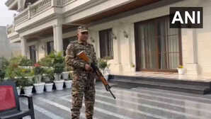 ये महल है या घर?... निलंबित कांस्टेबल के आलीशान बंगले ने इंटरनेट यूजर्स को चौंकाया, ED रेड के बाद Video Viral