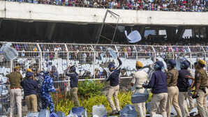 कोलकाता स्टेडियम में कुप्रबंधन पर पुलिस का बड़ा एक्शन, मुख्य आयोजक गिरफ्तार; फैंस के पैसे होंगे वापस