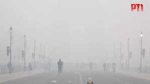 Delhi Weather: घने कोहरे और धुंध के साए में दिल्ली, India Gate तक नहीं आया नजर; जानें मौसम का हाल