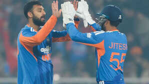 गेंदबाजी में पचासा के करीब वरुण चक्रवर्ती, विकेट लेते ही खास क्लब में होंगे शामिल