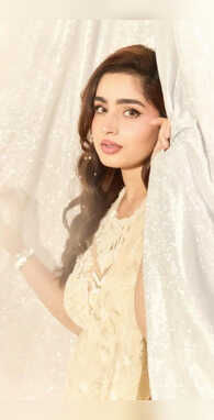 आयशा खान ने साड़ी में श्वेता तिवारी को किया फेल देखते रह गए लोग