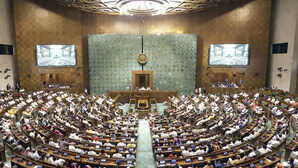 Parliament Winter Session Live Updates: दिल्ली की जहरीली हवा पर आज संसद में होगी चर्चा? राज्यसभा की कार्यवाही 12 बजे तक स्थगित