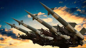 इन मिसाइलों से फाइटर जेट्स को लगता है बेहद डर, 300 km दूर से भी बना लेती हैं निशाना, भारत के पास भी एक ऐसी खतरनाक मिसाइल