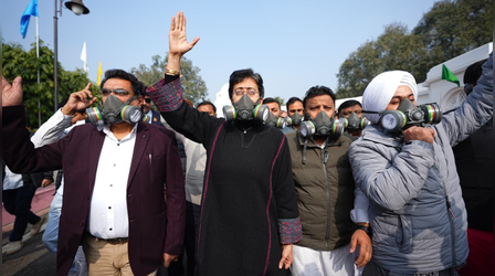 Delhi Pollution: दिल्ली विधानसभा के बाहर AAP का प्रदर्शन, आतिशी सहित आप नेताओं ने पूछे बीजेपी से तीखे सवाल