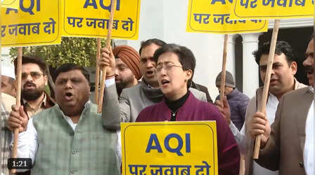 'AQI पर जवाब दो...'; दिल्ली में प्रदूषण का नहीं निकल रहा कोई हल, AAP का दिल्ली सरकार के खिलाफ हल्ला बोल