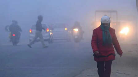 Delhi-NCR Weather Update: घने कोहरे और कड़ाके की ठंड की चपेट में दिल्ली, नोएडा, गुड़गांव.. स्कूल बंद, फ्लाइट्स कैंसिल, जानें- कब मिलेगी राहत?