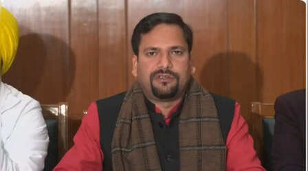 सिख गुरु अपमान मामला: AAP ने आतिशी के वीडियो को बताया फर्जी, कपिल मिश्रा की सदस्यता रद्द करने की मांग