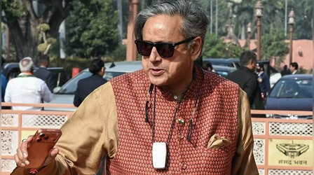 नेहरू का फैन हूं लेकिन उनकी 'गलतियों' को भी स्वीकारना होगा, कांग्रेस नेता थरूर ने ऐसा क्यों कहा