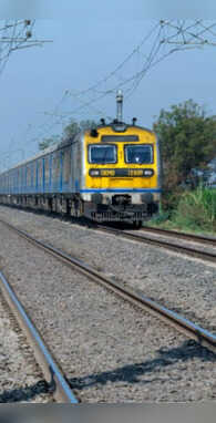 बिजली से चलने वाली ट्रेन में भी क्यों लगा होता है जनरेटर वजह जानकर रह जाएंगे दंग