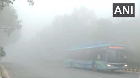 Delhi Pollution: दिल्ली में आज सुबह घने कोहरे से विजिबिलिटी जीरो, एक बार फिर दमघोंटू हुई हवा; ग्रेप-3 लागू