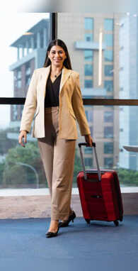 यहां जमीन से ज्यादा आसमान में ट्रैफिक ये है दुनिया का सबसे ज्यादा एयरपोर्ट वाला देश