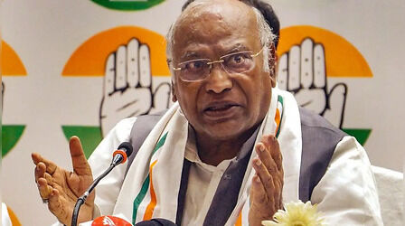 National Voters Day: कांग्रेस अध्यक्ष खड़गे बोले- चुनाव आयोग पर लगातार पड़ रहा दबाव, EC की आजादी की रक्षा करने की जरूरत