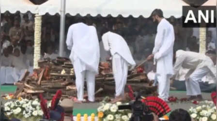 पंचतत्व में विलीन हुए अजित पवार, राजकीय सम्मान के साथ दी गई NCP नेता को अंतिम विदाई, भावुक हुए लोग