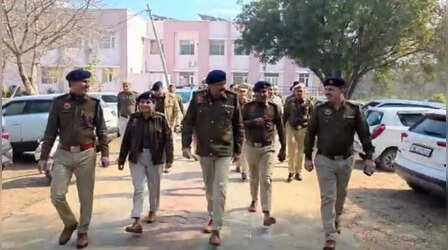 जूती पहनकर आने पर पुलिसकर्मी हुआ सस्पेंड , ADGP बोले-आप पुलिस में हैं किसी पशुपालन विभाग में नहीं'