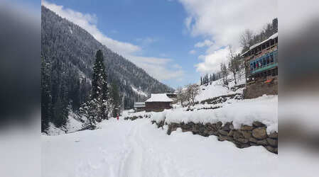 पहाड़ों पर बारिश-बर्फबारी का मौसम, कश्मीर में सर्दी का नया दौर शुरू; हिमाचल में भी अलर्ट जारी