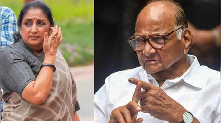 NCP के फिर से एक होने की अटकलों के बीच, सुनेत्रा के घर पहुंचे शरद पवार, अजीत पवार को दी श्रद्धांजलि