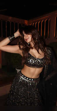 पलक तिवारी ने श्वेता तिवारी को किया फेल कर्वी फिगर देख बेचैन हुए लोग