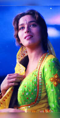 दुनिया भुलाकर देख लेंमाधुरी दीक्षित की ये 7 फिल्में नहीं होगा अफसोस