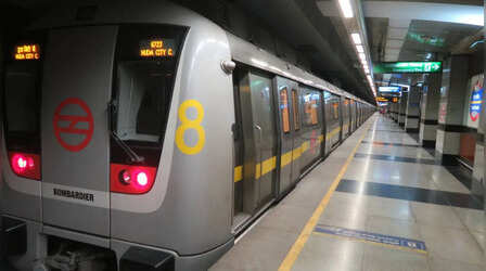 सिर्फ आज रात के लिए बढ़ा दिल्ली मेट्रो का समय, रात डेढ़ बजे भी मिलेगी सवारी; जानें वजह