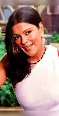 दुनिया भुलाकर देख लें जीनत अमान की ये 7 फिल्में ओटीटी पर है मौजूद