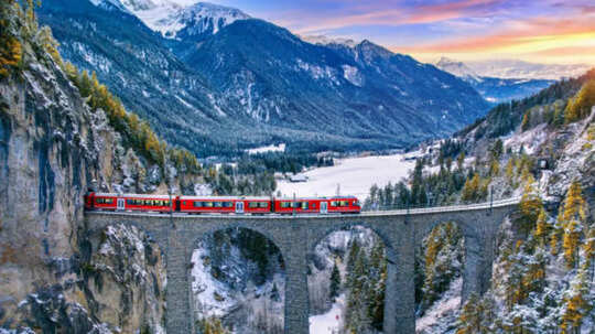 जमीन का सीना चीरकर 250KMघंटे की रफ्तार से दौड़ती है ट्रेन कहां है दुनिया का सबसे बड़ा रेल सुरंग