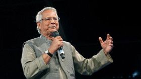 बांग्लादेश यूनुस ने कर्मचारियों और सेना प्रमुख से ली विदाई अब तारिक रहमान संभालेंगे कमान