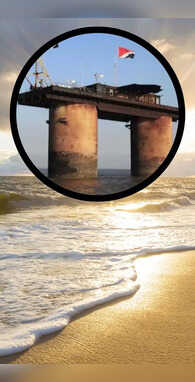 समुद्र में दो खंबों पर बसा देश जिसकी जनसंख्या सिर्फ 27