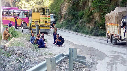 हिमाचल घूमना हुआ और महंगा, सरकार ने बढ़ाया Rs 230 तक एंट्री टैक्स, जानें किस वाहन पर लगेगा कितना शुल्क