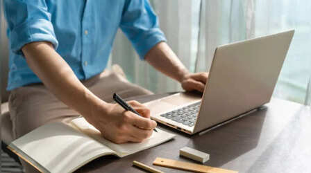 पाकिस्तान में Work From Home और स्कूलों में 'ऑनलाइन क्लास' की तैयारी, सामने आई यह वजह