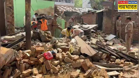 वाराणसी में सिलेंडर ब्लास्ट का Live Video, भरभराकर ढहा घर, दो लोगों की मौत