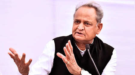 "सत्ता के करीब लाने से बिगड़ सकते हैं बेटे", अशोक गहलोत ने दी भजनलाल सरकार को नसीहत
