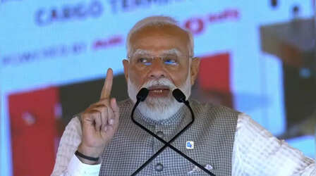 Noida Jewar Airport Inauguration Live: PM मोदी ने जेवर एयरपोर्ट का किया उद्घाटन; लोगों में दिखा भारी उत्साह
