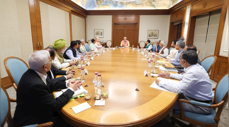 पश्चिम एशिया संकट पर पीएम मोदी ने की CCS बैठक , कई वरिष्ठ मंत्रियों सहित डोभाल भी हुए शामिल, क्या-क्या हुई चर्चा?