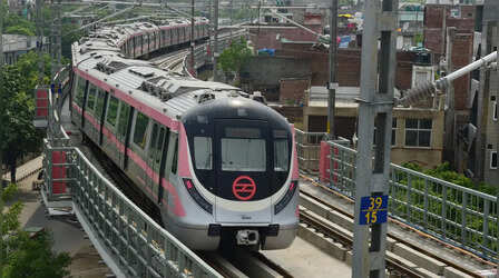 संडे को जल्दी शुरू होगा Delhi Metro का सफर; कल सुबह 3 बजे से चलेंगी ट्रेनें, जानें आपके रूट का टाइमिंग