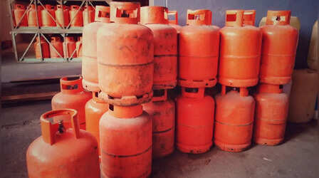 प्रवासी मजदूरों के लिए सरकार ने लिया बड़ा फैसला, ऐसे हाथों-हाथ मिलेगा LPG सिलेंडर