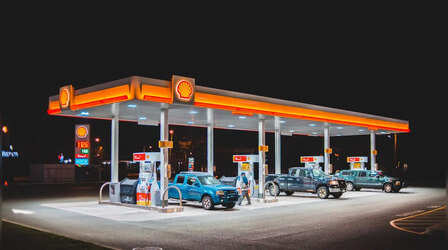 भारत में कितने पेट्रोल पंप हैं? IOC और BPCL में कौन है फ्यूल किंग?