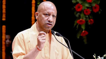 नोएडा में मजदूरों के प्रदर्शन को लेकर योगी सरकार ने उठाया अहम कदम, निकालेगा हल