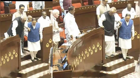 जब जेपी नड्डा ने खड़गे की मदद के लिए बढ़ाया हाथ..., राज्यसभा से सामने आया दिल को छू लेने वाला पल-VIDEO