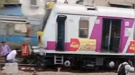 Train Accident: मुंबई में सुबह-सुबह पटरी से उतरी ट्रेन, नवी मुंबई में स्टेशन पर लिफ्ट गिरी
