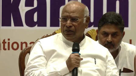 कांग्रेस अध्यक्ष मल्लिकार्जुन खड़गे ने की पीएम मोदी पर विवादित टिप्पणी, PM को बताया आतंकवादी